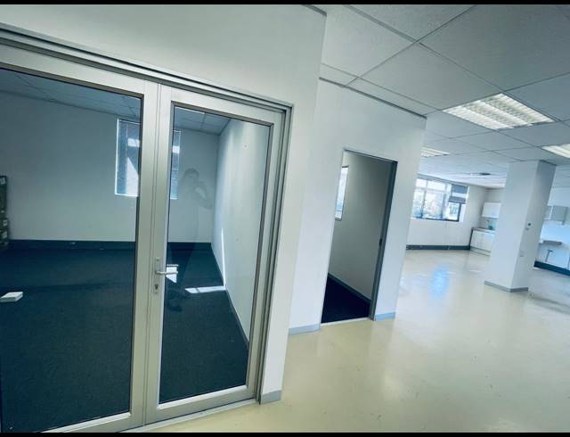 133M² OFFICE TO LET IN FOURWAYS
